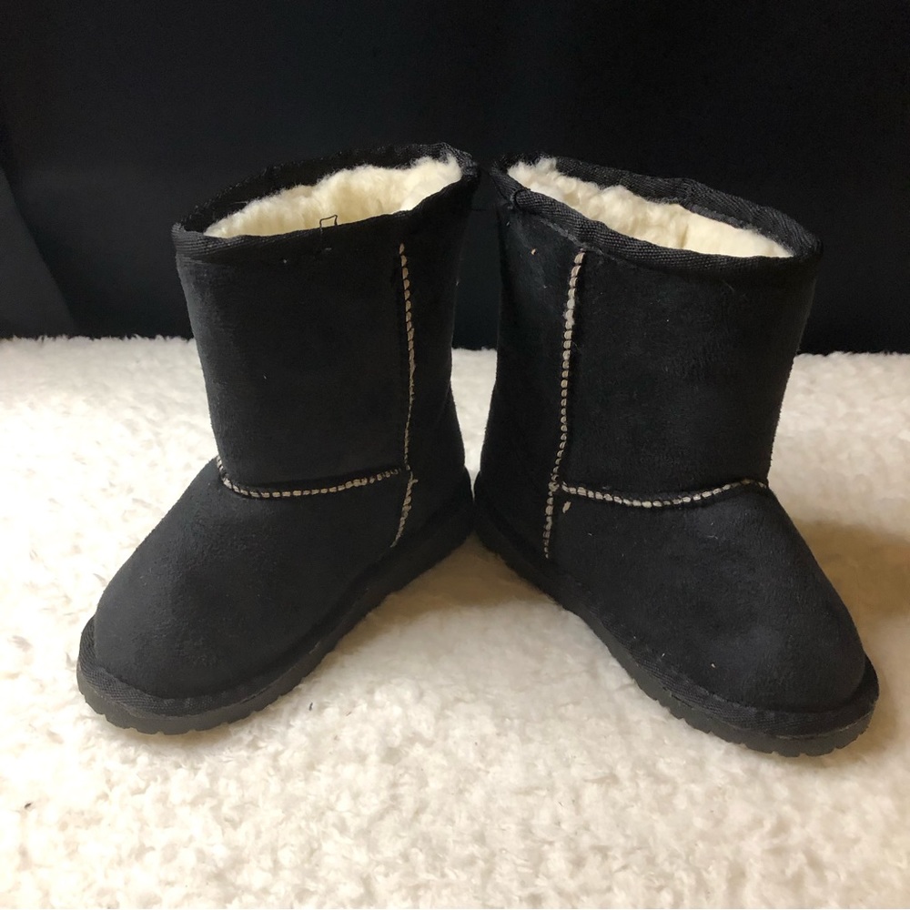 Dawgs Girls Black Suede Boots Size 6/7